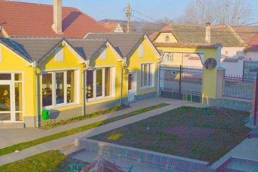 Pensiunea Poarta Oilor Gîrbova Екстериор снимка